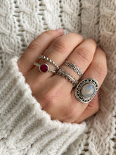 Cargar imagen en el visor de la galería, Anillo Bolitas Omamori Joyas