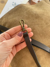 Cargar imagen en el visor de la galería, Bolso Gina Omamori Joyas