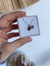Cargar imagen en el visor de la galería, Colgante Piedra + Inicial Omamori Joyas