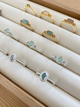 Laden Sie das Bild in den Galerie-Viewer, Anillo verde agua París Omamori Joyas