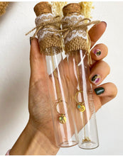 Laden Sie das Bild in den Galerie-Viewer, Colgante Anni + Probeta decorada