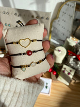 Cargar imagen en el visor de la galería, Pulsera LOVE ajustable Omamori Joyas