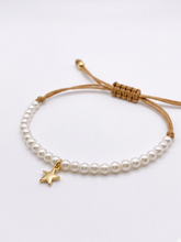 Cargar imagen en el visor de la galería, Pulsera Perlas Estrella Omamori Joyas
