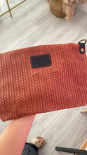 Cargar imagen en el visor de la galería, Bolso Medium Trenzado Omamori Joyas
