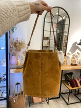 Cargar imagen en el visor de la galería, Bolso Bombonera Julia Omamori Joyas
