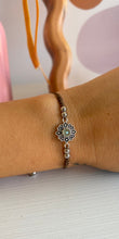 Cargar imagen en el visor de la galería, Pulsera Flor calcedonia verde agua Omamori Joyas
