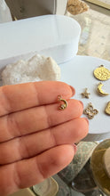 Cargar imagen en el visor de la galería, Charm Luna y Estrella con Circonita MOON Omamori Joyas
