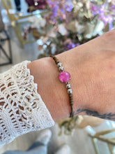 Cargar imagen en el visor de la galería, Pulsera Rosa de Sant Jordi Omamori Joyas
