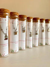 Load image into Gallery viewer, Pulseras navideñas en tubitos de cristal
