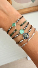 Cargar imagen en el visor de la galería, Pulsera Flor calcedonia verde agua Omamori Joyas
