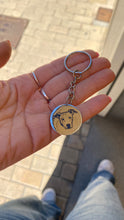 Laden Sie das Bild in den Galerie-Viewer, Llavero ilustración Mascota Omamori Joyas
