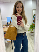 Cargar imagen en el visor de la galería, Bolso Bombonera Julia Omamori Joyas
