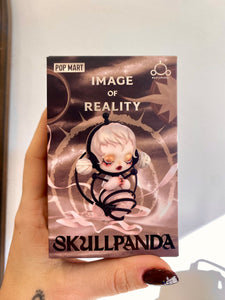 Caja sorpresa de POP MART x SKULLPANDA Image of reality HALLOWEEN