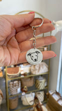 Laden Sie das Bild in den Galerie-Viewer, Llavero ilustración Mascota Omamori Joyas
