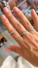 Laden Sie das Bild in den Galerie-Viewer, Anillo bolitas de plata elástico Omamori Joyas
