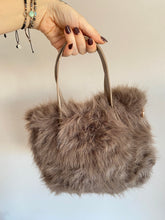 Cargar imagen en el visor de la galería, Bolso Mini Teddy Peluche
