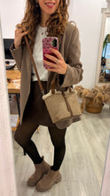 Cargar imagen en el visor de la galería, Bolso Borreguito con neceser Omamori Joyas
