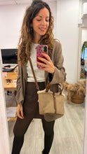 Cargar imagen en el visor de la galería, Bolso Borreguito con neceser Omamori Joyas
