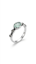 Laden Sie das Bild in den Galerie-Viewer, anillo de plata con calcedonia  marquesitas
