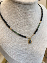 Load image into Gallery viewer, Collar Mini Gems Labradorita
