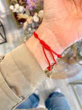 Cargar imagen en el visor de la galería, Pulsera Roja de los siete nudos Omamori Joyas
