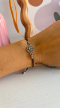Cargar imagen en el visor de la galería, Pulsera Flor calcedonia verde agua Omamori Joyas
