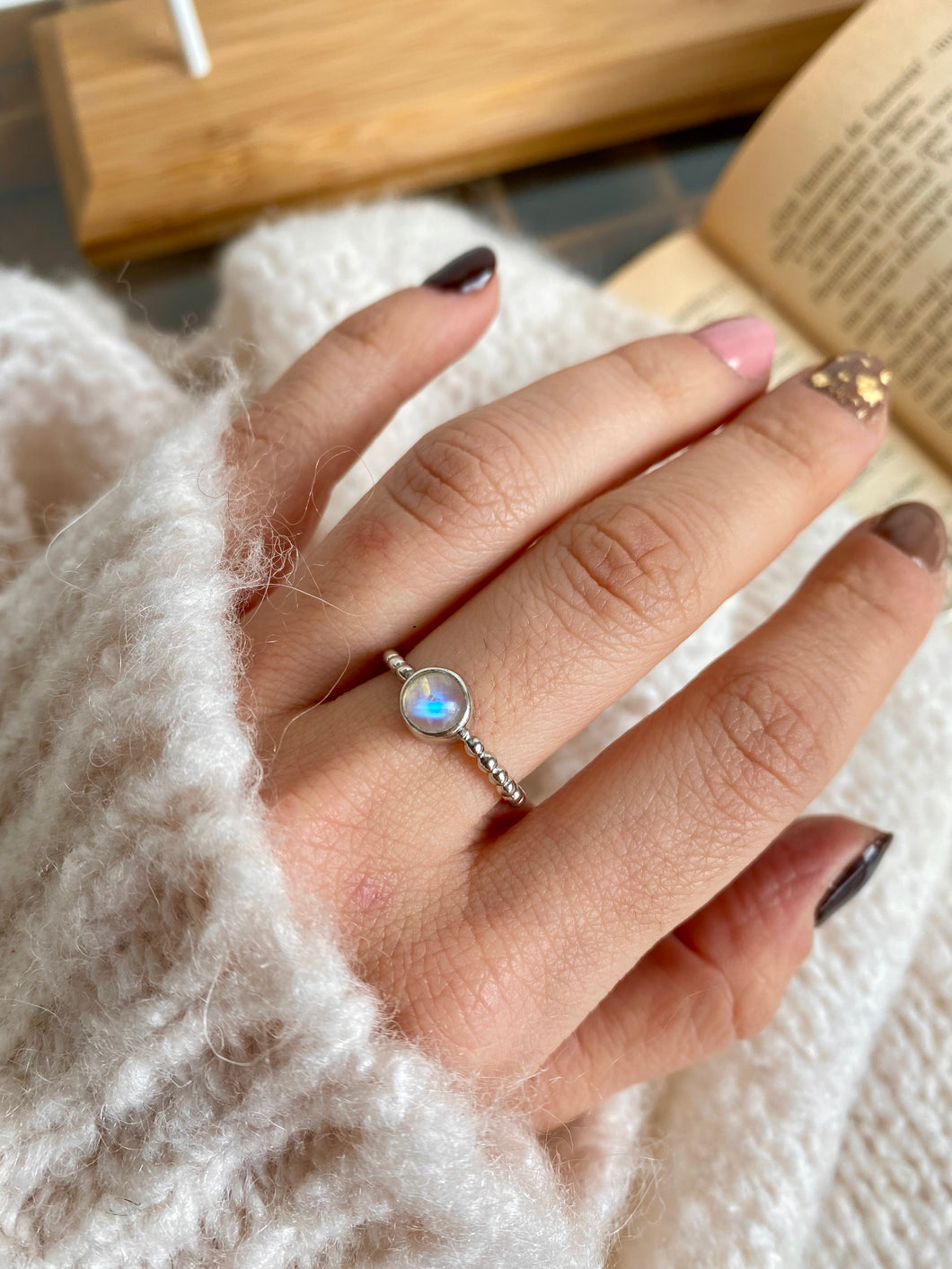 Anillo Berta con Piedra luna